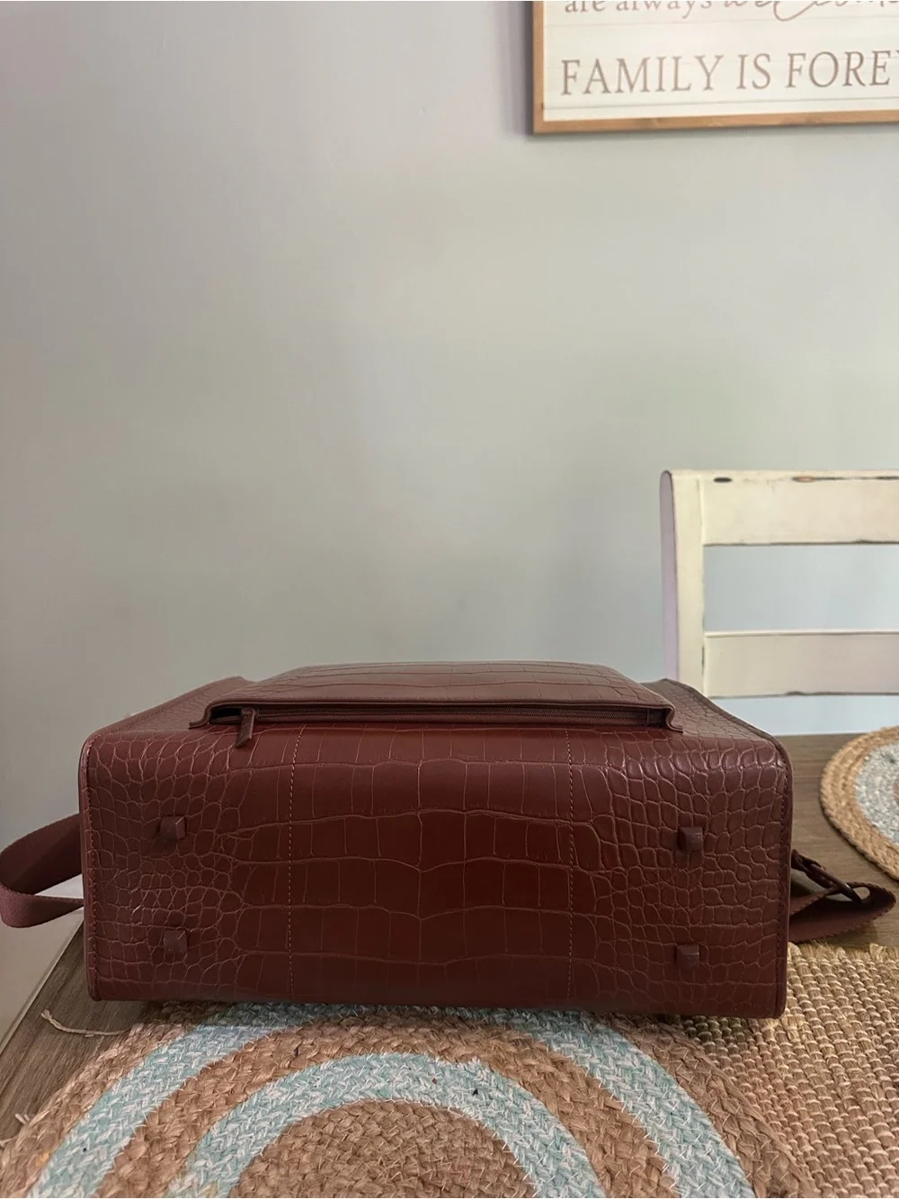 Brown Croc-Embossed Tote Bag - Classic Women's Shoulder Tote